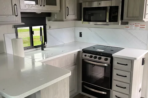 Ron's Keystone Montana High Country 281CK Fifth Wheel