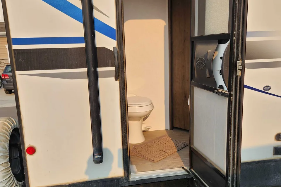 Family Friendly Keystone Passport 2950BH Travel Trailer
