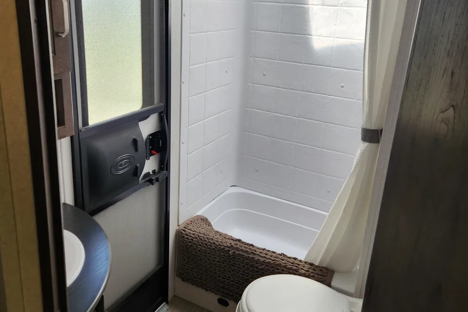 Family Friendly Keystone Passport 2950BH Travel Trailer