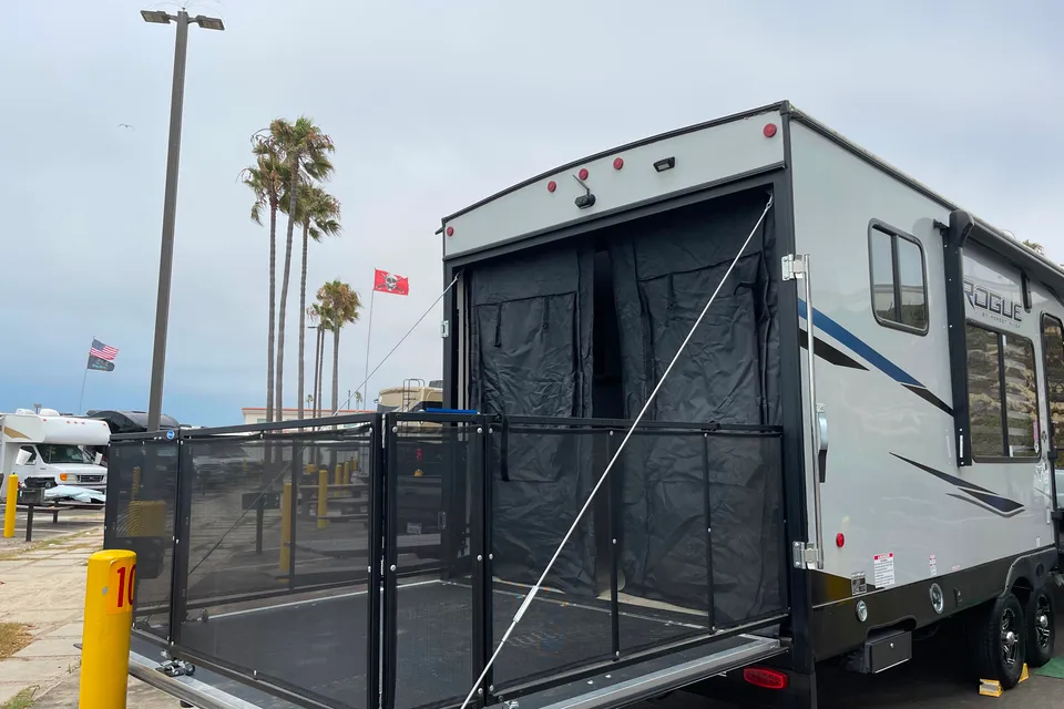 *Glamp Life* Rogue Travel Trailer