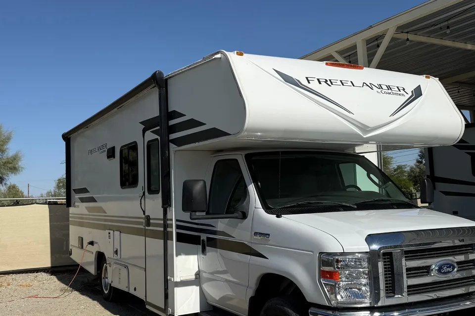 Joe's Coachmen Freelander Class C