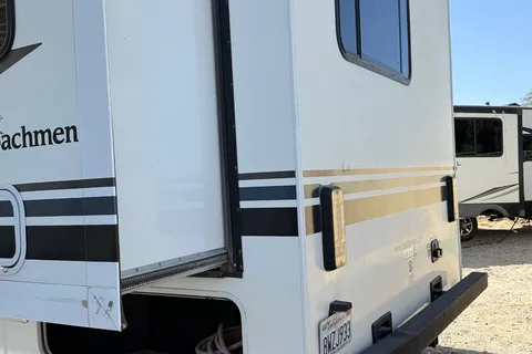 Joe's Coachmen Freelander Class C
