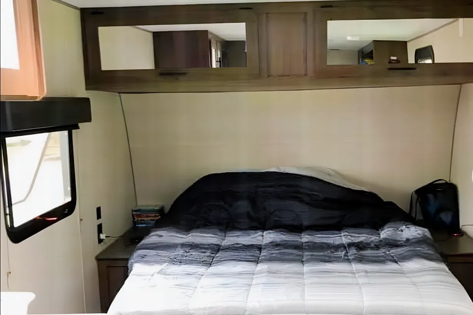 summerlin’s Prime Time Avenger lt Travel Trailer