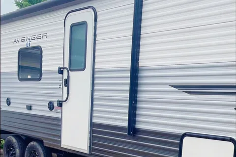 summerlin’s Prime Time Avenger lt Travel Trailer
