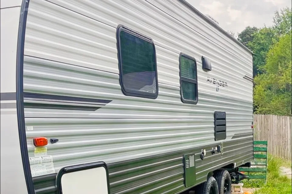 summerlin’s Prime Time Avenger lt Travel Trailer