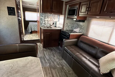 Forest River Forester 2861DS  Luxury Spacious