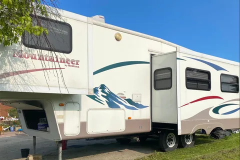 Mountaineer by Montana Fifth Wheel
