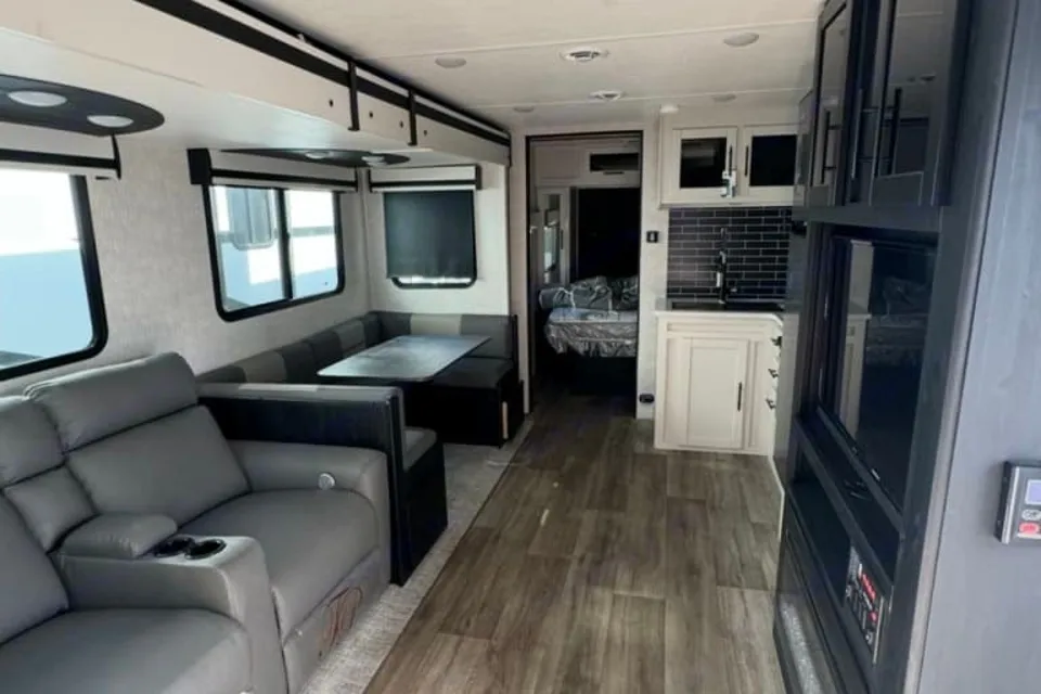 P & N Cruiser air Travel Trailer
