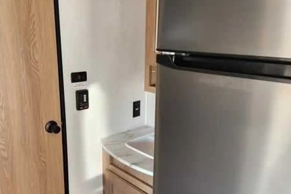 True North's 2023 Prime Time avenger 26bk Travel Trailer