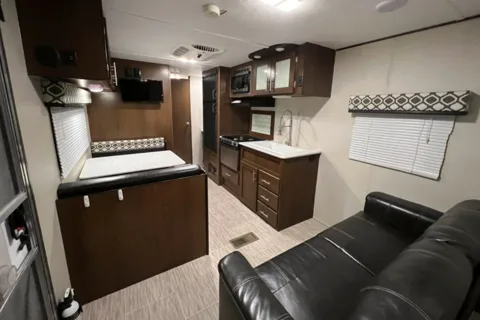 01 - 2020 - AVENGER - BUNKS - 4700lbs - SLEEPS 10