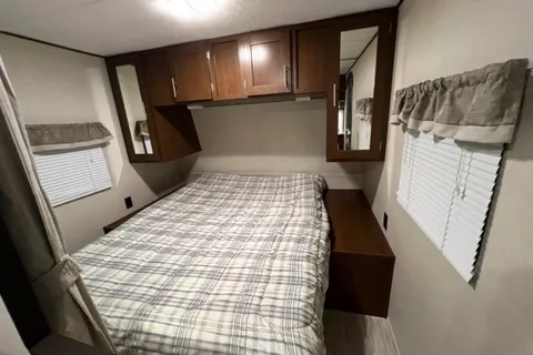 01 - 2020 - AVENGER - BUNKS - 4700lbs - SLEEPS 10