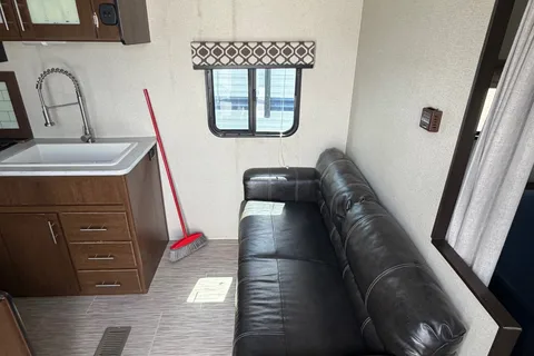 01 - 2020 - AVENGER - BUNKS - 4700lbs - SLEEPS 10
