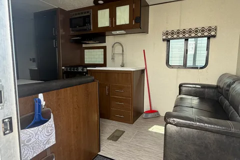 01 - 2020 - AVENGER - BUNKS - 4700lbs - SLEEPS 10