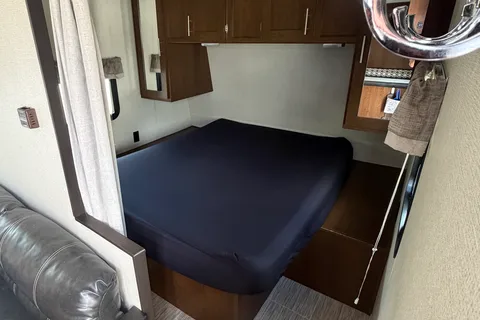 01 - 2020 - AVENGER - BUNKS - 4700lbs - SLEEPS 10