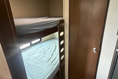 01 - 2020 - AVENGER - BUNKS - 4700lbs - SLEEPS 10