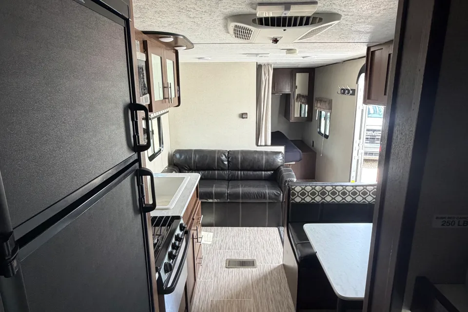 01 - 2020 - AVENGER - BUNKS - 4700lbs - SLEEPS 10