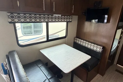 01 - 2020 - AVENGER - BUNKS - 4700lbs - SLEEPS 10