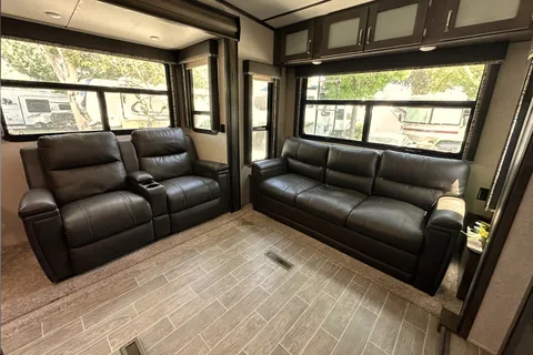 beautiful couples layout, King bed with a large living room, Turn Key