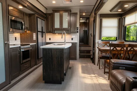 beautiful couples layout, King bed with a large living room, Turn Key
