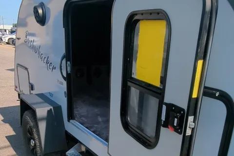 Mini-roulotte pour 2 personnes / Bien équipée