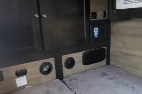 Mini-roulotte pour 2 personnes / Bien équipée