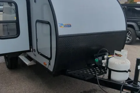 Mini-roulotte pour 2 personnes / Bien équipée
