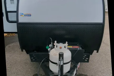 Mini-roulotte pour 2 personnes / Bien équipée