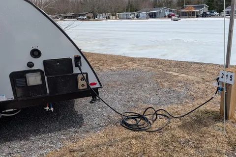 Mini-roulotte pour 2 personnes / Bien équipée
