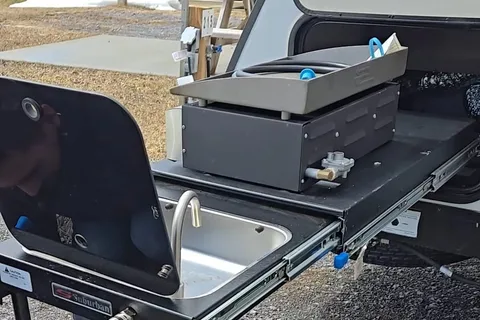 Mini-roulotte pour 2 personnes / Bien équipée