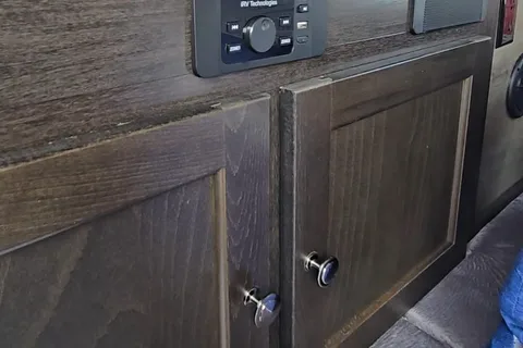 Mini-roulotte pour 2 personnes / Bien équipée