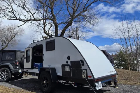 Mini-roulotte pour 2 personnes / Bien équipée