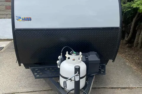 Mini-roulotte pour 2 personnes / Bien équipée