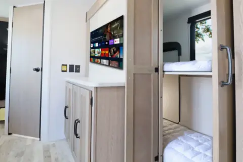 Marcus's Grand River 23hbs Travel Trailer
