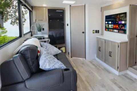 Marcus's Grand River 23hbs Travel Trailer