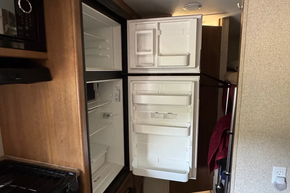 Happy Dan's Coachmen Apex 23 LE Travel Trailer
