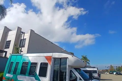 Unique Startrans Supreme Class C