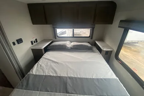 Roy's Thor Motor Coach 31WV Class C