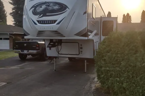 Jayson's Alpha wolf 278 bh Fifth Wheel