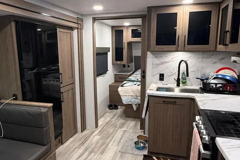 Alliance Delta BH241 Travel Trailer, Starlink included.