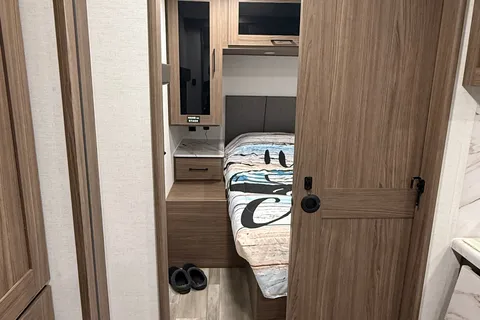 Alliance Delta BH241 Travel Trailer, Starlink included.