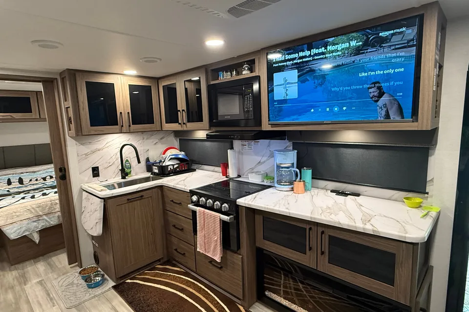 Alliance Delta BH241 Travel Trailer, Starlink included.