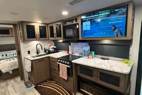 Alliance Delta BH241 Travel Trailer, Starlink included.
