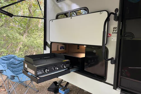 Alliance Delta BH241 Travel Trailer, Starlink included.