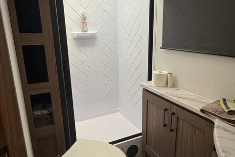 Alliance Delta BH241 Travel Trailer, Starlink included.