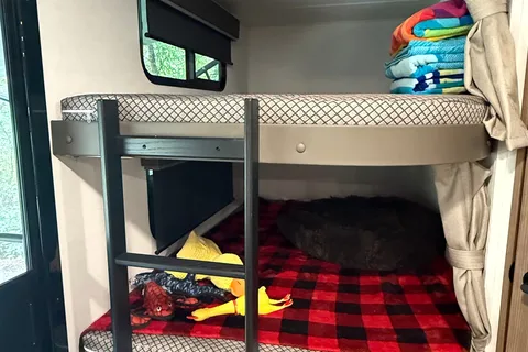 Alliance Delta BH241 Travel Trailer, Starlink included.