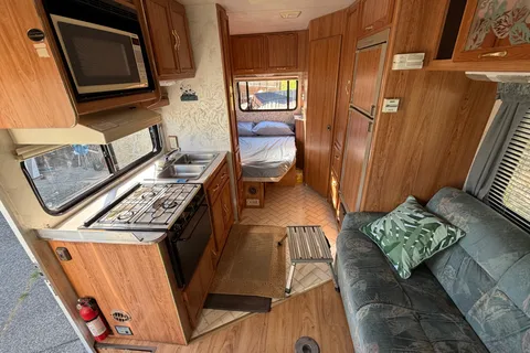 Lee's Coachmen Catalina Cruiser Class C