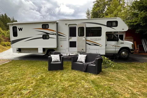 Lazen🐝 RV Adventures - Winnebago RV Cottage- SQUAMSH BASE CAMP