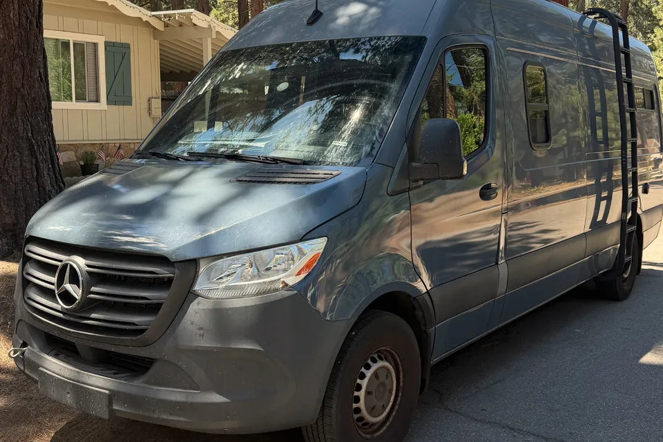 Marvan: PET FRIENDLY Mercedes Sprinter Camper Van