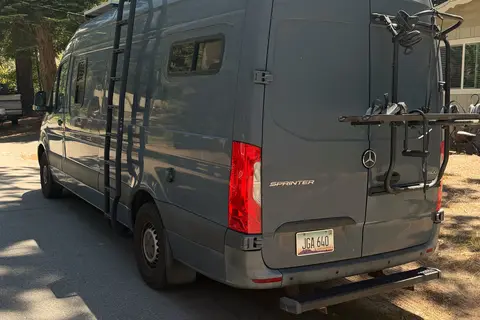 Marvan: PET FRIENDLY Mercedes Sprinter Camper Van