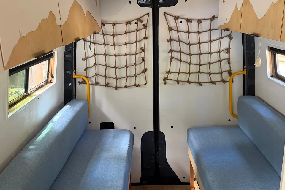 Marvan: PET FRIENDLY Mercedes Sprinter Camper Van